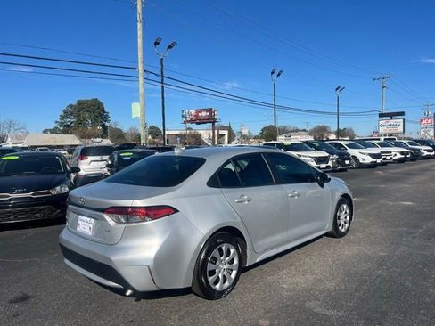 Used 2020 Toyota Corolla LE image 5
