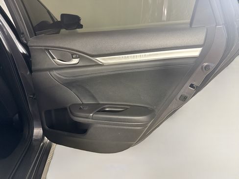 Used 2019 Honda Civic Touring image 28