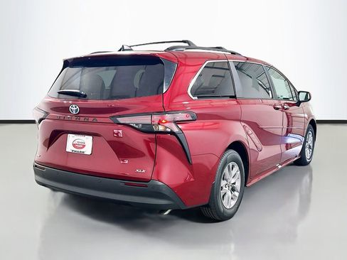 New 2025 Toyota Sienna XLE image 4
