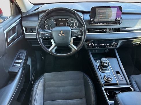 Used 2023 Mitsubishi Outlander SE image 21