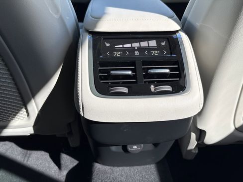 New 2026 Volvo XC90 B6 Ultra w/ Protection Package AWD/4WD image 13