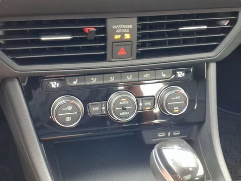 Used 2024 Volkswagen Jetta SE FWD image 26