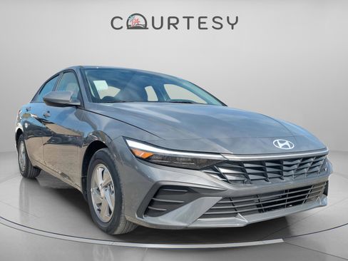 New 2026 Hyundai Elantra SE image 5