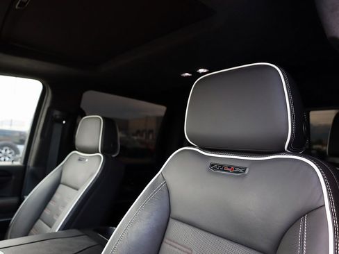 Used 2025 GMC Sierra 2500 AT4X image 19