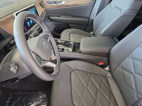 New 2026 Volkswagen Atlas SE image 9