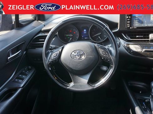 Used 2018 Toyota C-HR XLE FWD image 13