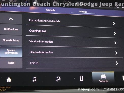 Used 2023 Jeep Compass Limited image 29