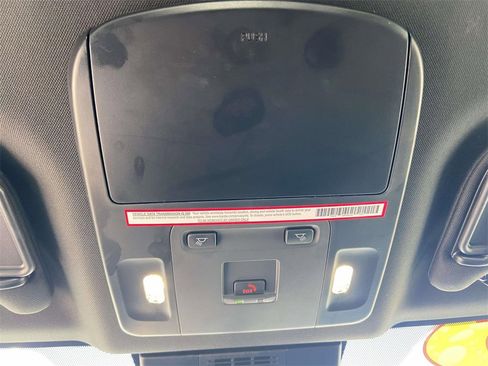 Used 2025 Toyota Camry SE image 18