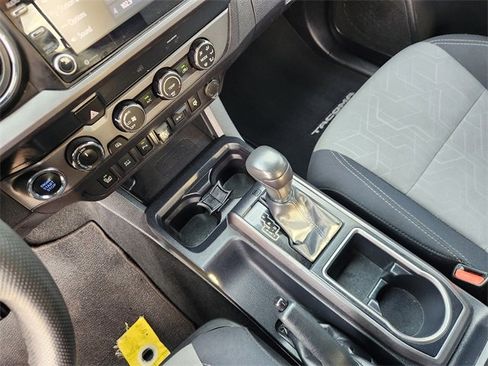 Used 2020 Toyota Tacoma TRD Off-Road image 19