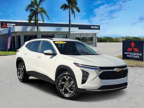 Used 2024 Chevrolet Trax LT w/ Driver Confidence Package image 1