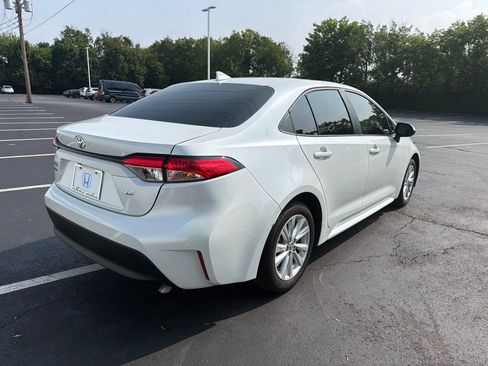 Used 2025 Toyota Corolla LE w/ LE Premium Package FWD image 5