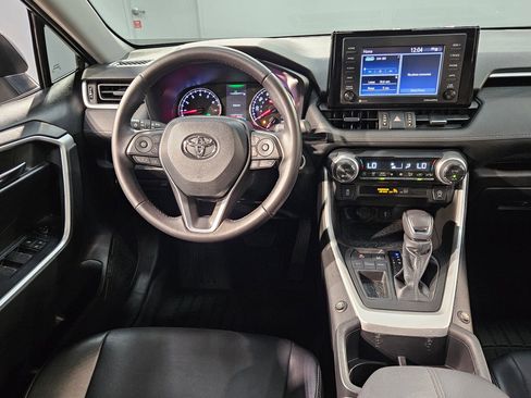 Used 2022 Toyota RAV4 XLE Premium FWD image 9