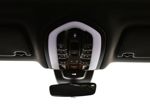 Used 2025 Porsche Macan image 25