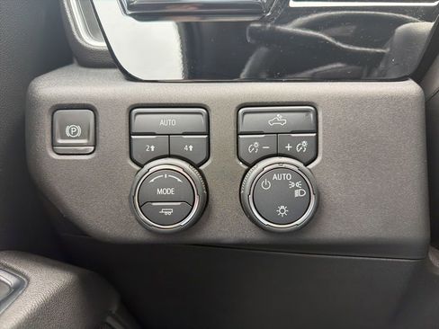 Used 2023 Chevrolet Silverado 1500 LT w/ Leather Package AWD/4WD image 22