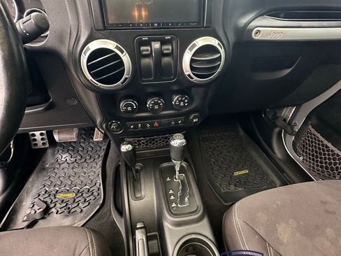 Used 2013 Jeep Wrangler Rubicon w/ PWR Convenience Group AWD/4WD image 17