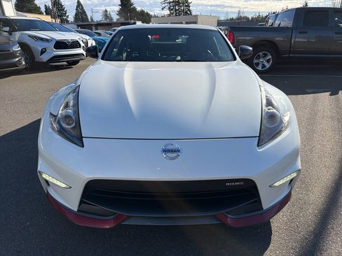 Used 2017 Nissan 370Z NISMO RWD image 11
