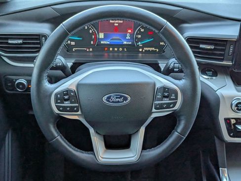 Used 2022 Ford Explorer XLT w/ Equipment Group 202A image 11