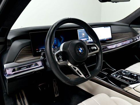 Used 2023 BMW 760i xDrive w/ Luxury Rear Seating Package AWD/4WD image 10