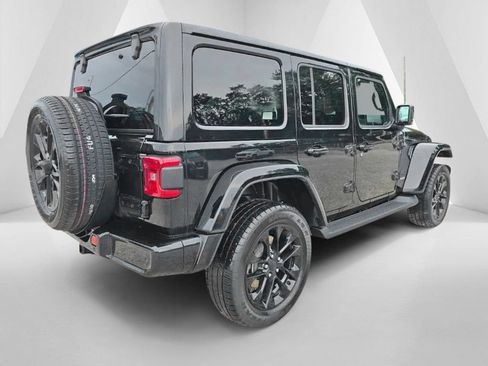 Used 2021 Jeep Wrangler Unlimited Sahara AWD/4WD image 5