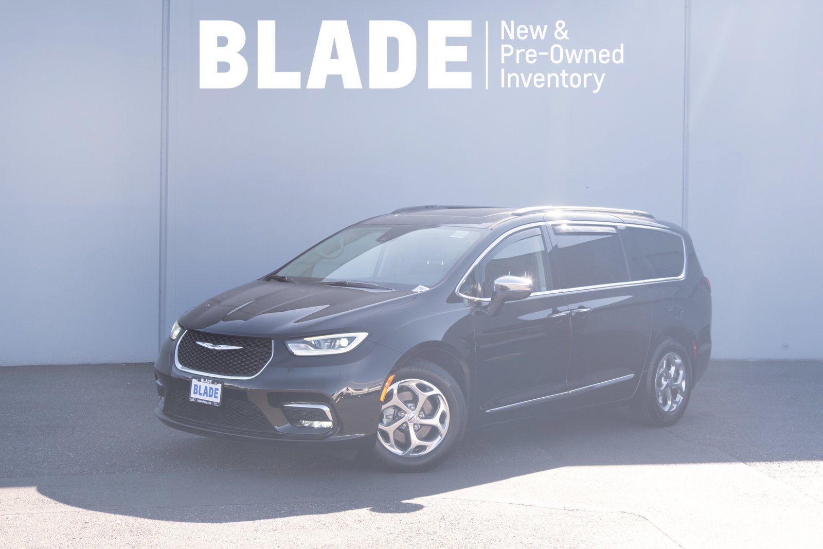 Used 2022 Chrysler Pacifica Limited FWD image 1