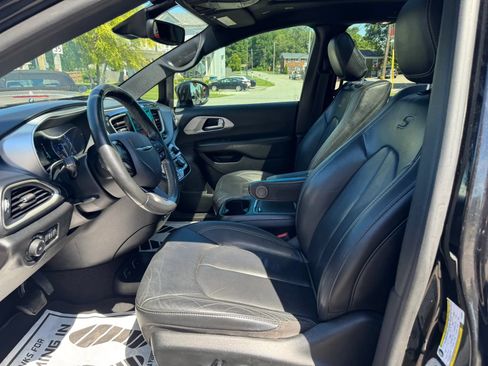 Used 2020 Chrysler Pacifica Touring-L Plus w/ Advanced Safetytec Group FWD image 24