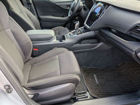 Used 2025 Subaru Outback Premium image 31
