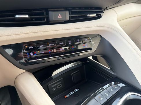 Used 2023 Buick Envision Avenir FWD image 39