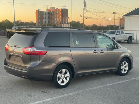 Used 2017 Toyota Sienna LE image 6