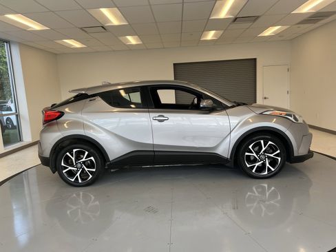 Used 2018 Toyota C-HR XLE image 48