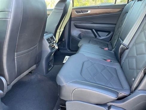 Used 2024 Volkswagen Atlas SE image 12