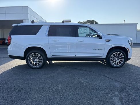 New 2026 GMC Yukon XL Denali w/ Denali Reserve Package AWD/4WD image 2