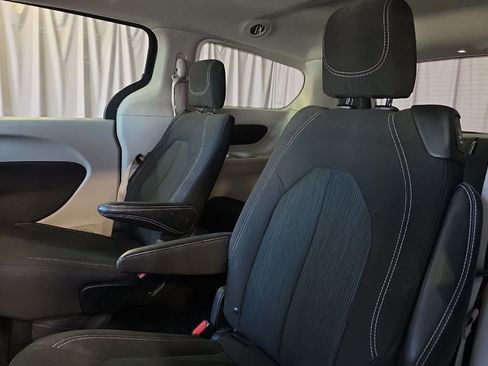 Used 2023 Chrysler Voyager LX FWD image 17