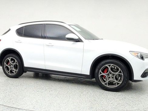 Used 2022 Alfa Romeo Stelvio Sprint image 3