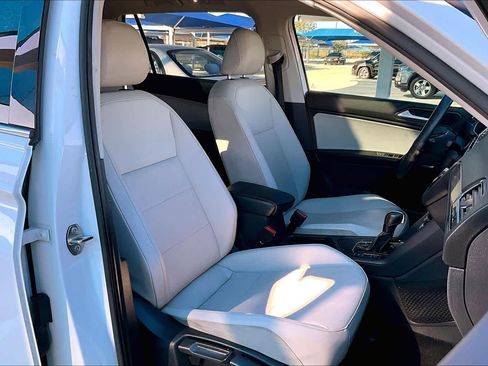 Used 2021 Volkswagen Tiguan SEL w/ 3-Row Tiguan MDO Package image 9