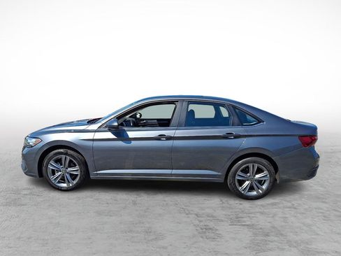 Used 2024 Volkswagen Jetta SE FWD image 2