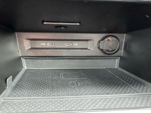 Certified 2024 Volkswagen Tiguan SE image 30