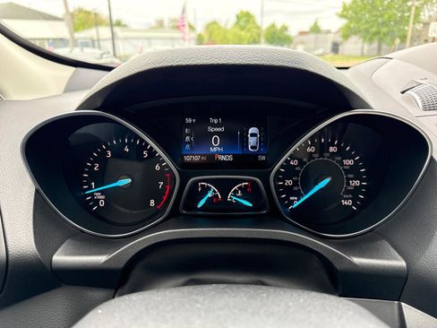 Used 2018 Ford Escape SE w/ Ford Safe & Smart Package FWD image 16