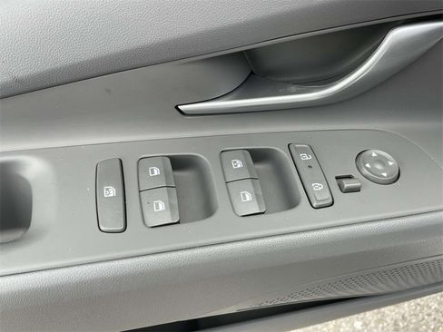 Used 2024 Hyundai Elantra SEL image 16