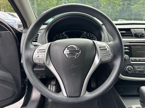 Used 2016 Nissan Altima 2.5 S w/ Power Driver Seat Package FWD image 9