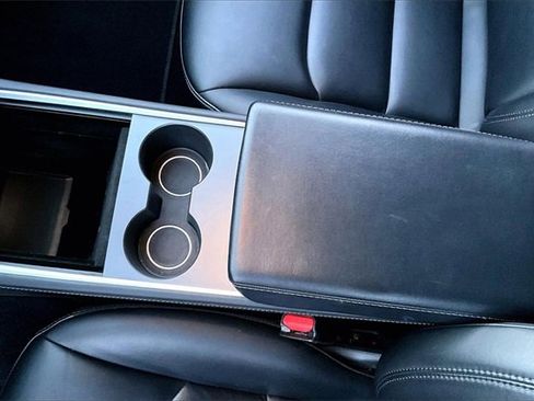 Used 2021 Tesla Model Y Long Range image 16