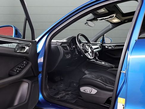Used 2018 Porsche Macan image 22