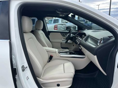 Used 2025 Mercedes-Benz GLA 250 4MATIC image 11