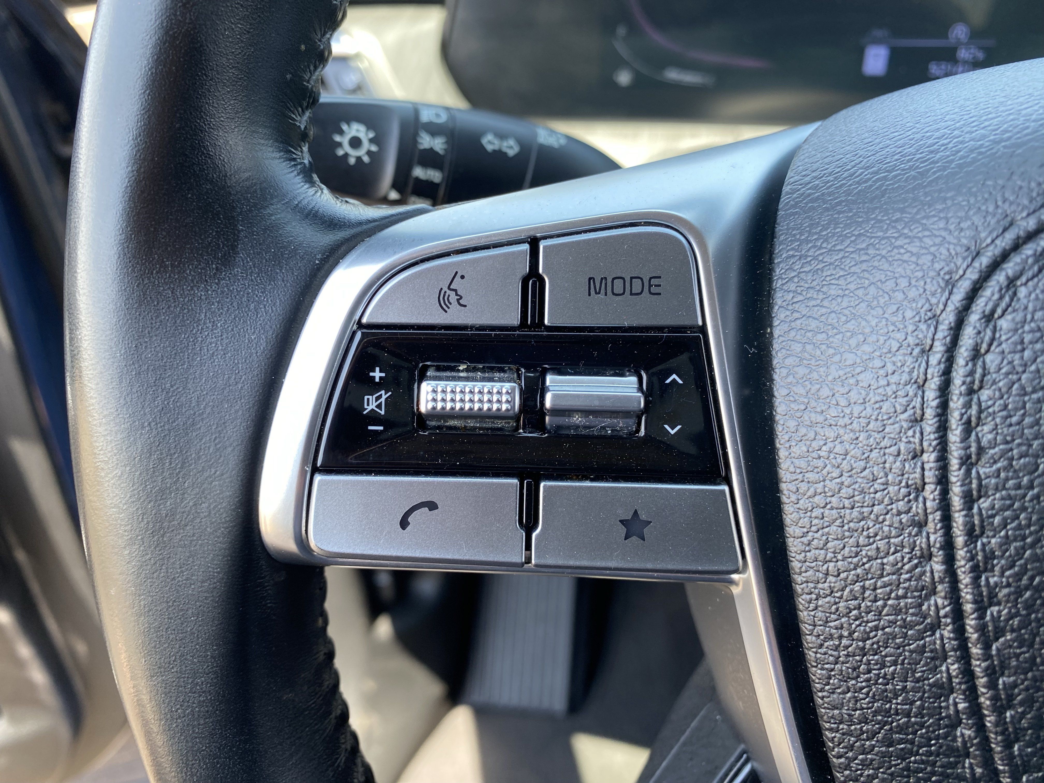 Used 2023 Kia Telluride EX w/ EX Captain's Chair Package FWD image 30