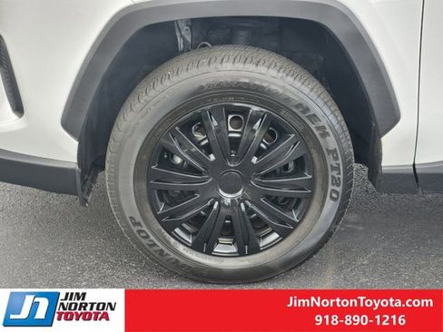 Used 2022 Toyota RAV4 LE FWD image 12