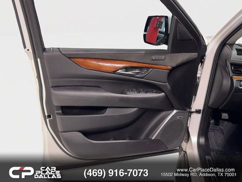 Used 2019 Cadillac Escalade Luxury RWD image 18