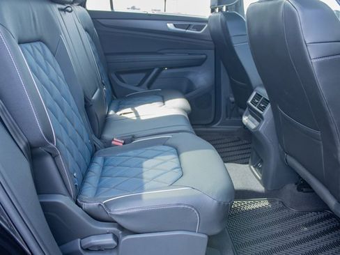 Used 2024 Volkswagen Atlas Cross Sport SEL Premium R-Line image 31