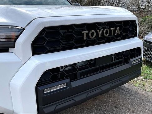 Used 2025 Toyota 4Runner SR5 image 27