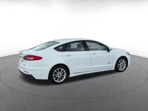 Used 2019 Ford Fusion SE FWD image 12