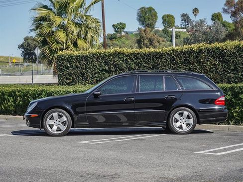 Used 2005 Mercedes-Benz E 500 4MATIC Wagon image 3