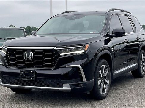 Used 2023 Honda Pilot Touring image 4